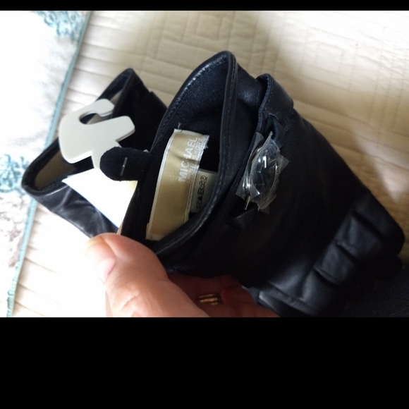 NWT Michael Kors Black & Silver Women's Leather Logo Ornament Tech Gloves - Picture 10 of 11